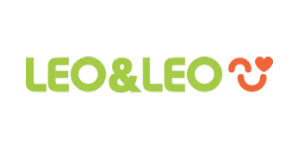 Logo 'leão e leão' verde e laranja com um design de coração estilizado.